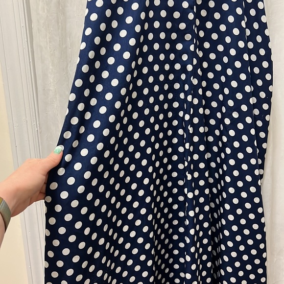 🤩Spaghetti strap flowy blue Polk dot dress with pockets - Picture 2 of 3